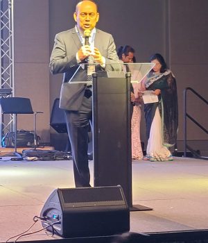 Masud on stage